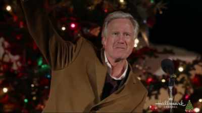 [CROWD CHEERING, APPLAUDING] - Christmas in Love