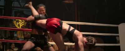 (CROWD CHEERING)
(BELL DINGING) - The Lockdown