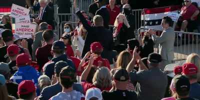 -(crowd cheering)
-Hickman: I felt really happy. - Stopping the Steal