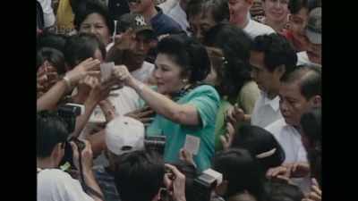 [crowd cheering] - The Kingmaker