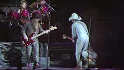 [crowd cheering] - ZZ Top: That Little Ol' Band From Texas