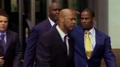[crowd cheering] - Surviving R. Kelly