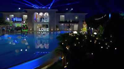(CROWD CHEERING) - Love Island