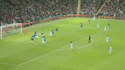 [crowd cheering] - All or Nothing: Manchester City
