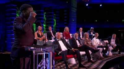 [ Crowd cheering ] - Comedy Central Roast of Bruce Willis