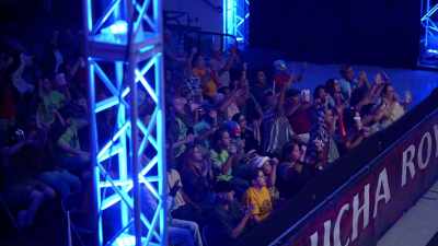 (crowd cheering) - Ultra Violet & Black Scorpion