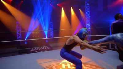 (crowd cheering) - Ultra Violet & Black Scorpion
