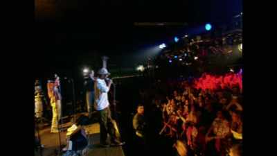 [crowd cheering] - Camden