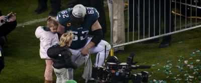 [crowd cheering] - Kelce