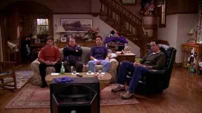 [crowd cheering] - Everybody Loves Raymond