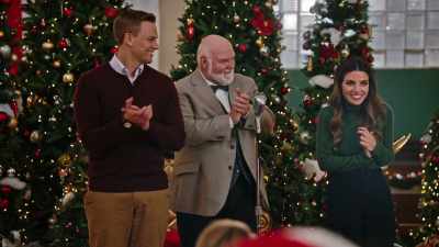 (crowd cheering) - The Jinglebell Jubilee