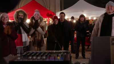 (crowd cheering) - Planes, Trains, and Christmas Trees