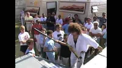 (CROWD CHEERING) - Listening to Kenny G