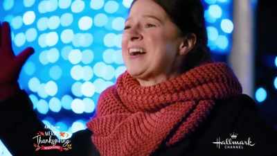(crowd cheering) - Making Spirits Bright
