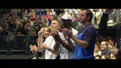 [crowd cheering] - Untold: Breaking Point