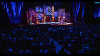 [crowd cheering] - Gabriel Iglesias: Legend of Fluffy