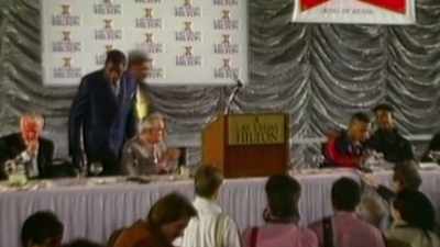 (crowd cheering) - Bruno v Tyson