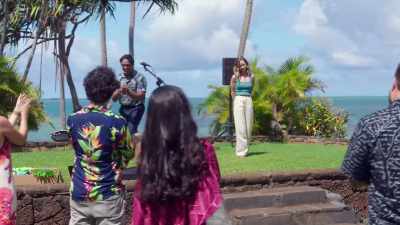 - [crowd cheering]
- Whoo-hoo-hoo! - Romance in Hawaii