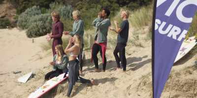 [crowd cheers and applauds] - Surviving Summer