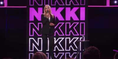 [crowd cheers and continues to clap] - Nikki Glaser: Bangin'