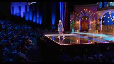 [crowd cheers] - Gabriel Iglesias: Legend of Fluffy