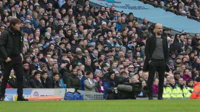 -[crowd cheers]
-[whistle] - All or Nothing: Manchester City