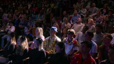 [crowd chuckles] - Mr. Iglesias