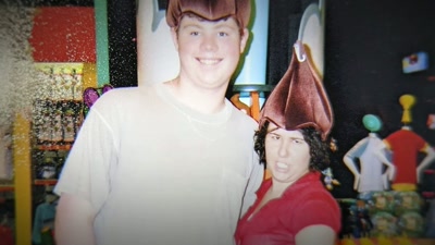 (crowd clapping and cheering)
[Tara] I met you when I was 18. - Shiny Happy People: Duggar Family Secrets