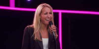 [crowd clapping and laughing] - Nikki Glaser: Bangin'