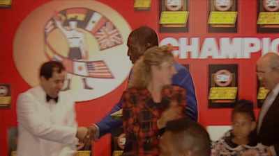 (crowd clapping)
(trumpets) - Bruno v Tyson