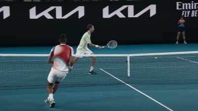 [crowd gasping] - Break Point