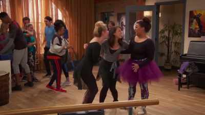 [crowd gasping] - Raven's Home