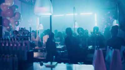 CROWD GOES QUIET - Mood