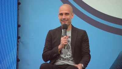 [crowd laugh] - All or Nothing: Manchester City