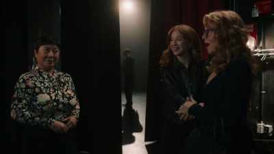 [crowd laughing] - The Spencer Sisters