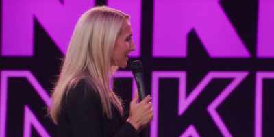 [crowd laughing] - Nikki Glaser: Bangin'