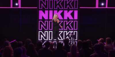 [crowd laughing] - Nikki Glaser: Bangin'