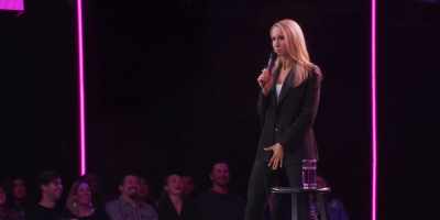 [crowd laughing] - Nikki Glaser: Bangin'