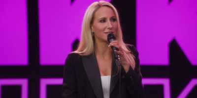 [crowd laughing] - Nikki Glaser: Bangin'