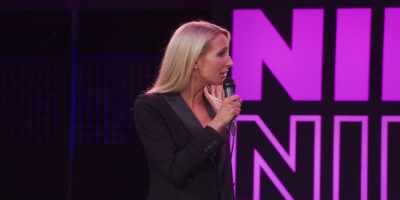 [crowd laughing] - Nikki Glaser: Bangin'