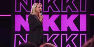 [crowd laughing] - Nikki Glaser: Bangin'