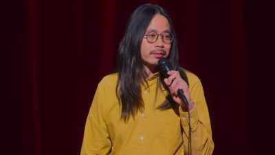 [crowd laughs] - Sheng Wang: Sweet and Juicy
