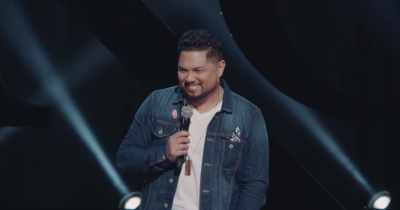 [crowd laughs] - Jo Koy: In His Elements