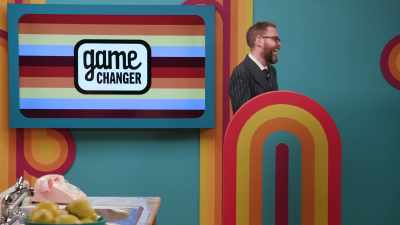 (crowd laughs) - Game Changer