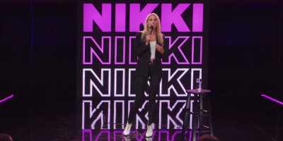 [crowd laughs] - Nikki Glaser: Bangin'