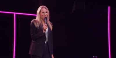 [crowd laughs] - Nikki Glaser: Bangin'