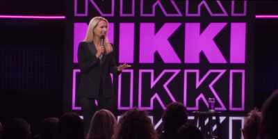 [crowd laughs] - Nikki Glaser: Bangin'