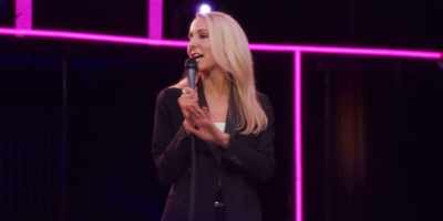 [crowd laughs] - Nikki Glaser: Bangin'