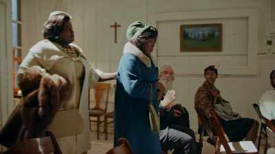 [crowd murmuring quietly] - Robin Roberts Presents: Mahalia