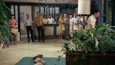       ( crowd murmuring ) - Fun in Acapulco